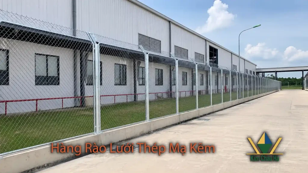 Hàng rào lưới thép mạ kẽm tại Quy Nhơn thi công nhà xưởng, bền chắc, chống gỉ, thi công nhanh, phù hợp công trình công nghiệp.