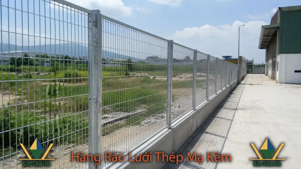 Hàng rào lưới thép hàn mạ kẽm lắp đặt tại công trình Quy Nhơn, thi công nhanh, bền ngoài trời