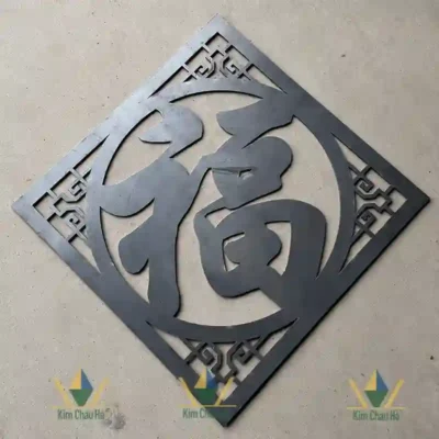 Các mẫu tấm CNC chữ Phúc bằng kim loại được xếp thành bộ sản phẩm tại Đà Nẵng