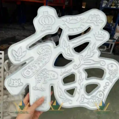 Cận cảnh hoa văn và đường cắt trên tấm CNC chữ Phúc tại Đà Nẵng